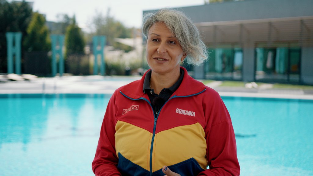 Gest de speranță! Beatrice Câșlaru, multiplă campioană la înot, și-a donat prima medalie europeană în cadrul programului MedLife de testare genetică gratuită pentru copiii cu cancer