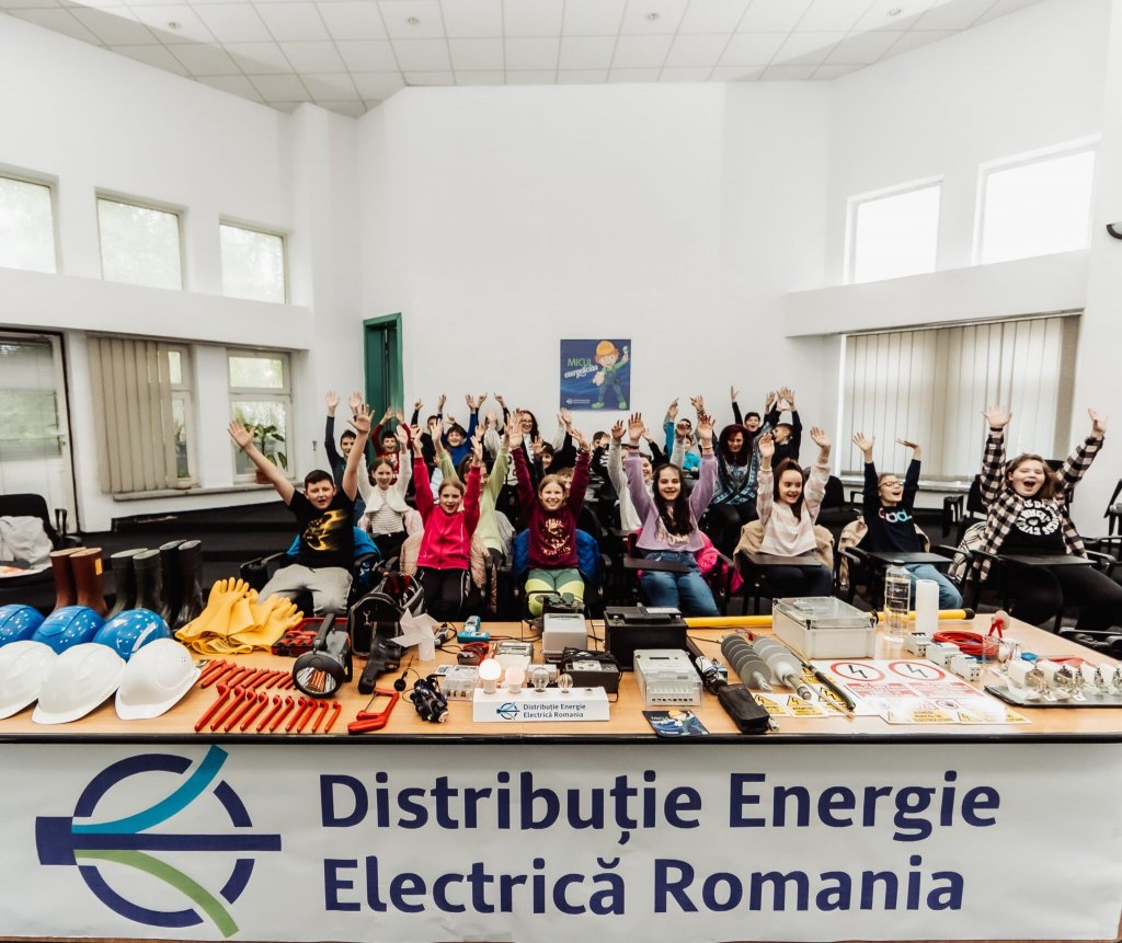 Peste 3000 de elevi din ciclul primar de învățământ învață despre energie, în cadrul proiectului educativ al DEER „Școala Altfel cu Micul Energetician”
