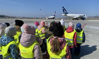 Sute de copii, în vizită la Aeroportul Internațional Cluj. Ce au învățat cei mici