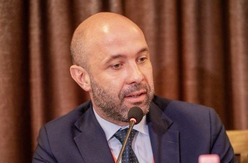 Daniel Buda mătură pe jos cu Sabin Sărmaș: Un "oportunist lipsit de caracter" care "minte de îngheață apele"