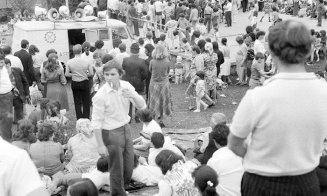 1 Mai în Hoia, cu mici, bere şi dansuri populare în 1973, 1983, 1984 / "Sigur eram pe acolo pe undeva!"