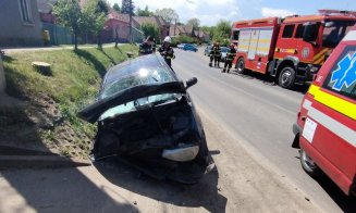 Accident pe un drum din Cluj. Intervin echipaje de salvare/ Circulația, întreruptă pe ambele sensuri