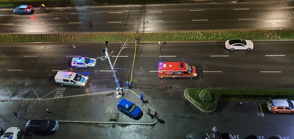 ACCIDENT pe strada Aurel Vlaicu din Cluj-Napoca / Victimă întinsă pe carosabil