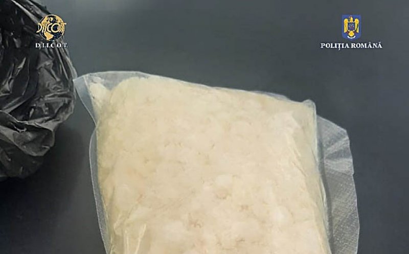Traficanți de droguri din Cluj prinși în flagrant cu o jumătate de kilogram de ”cristal”