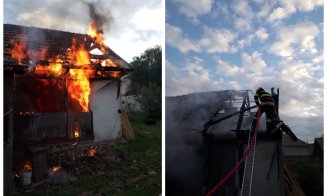 Tragedie într-o localitate din Cluj. Casa unei familii, cuprinsă de flăcări / Bărbat, consultat de paramedicii SMURD