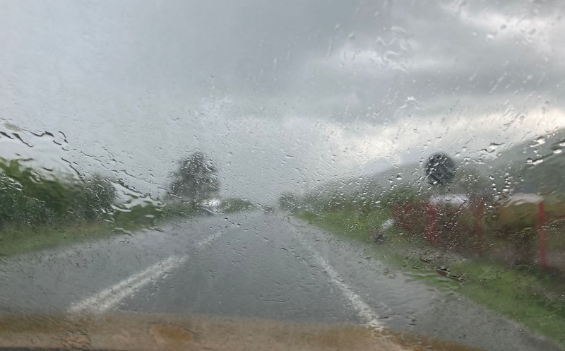 Plouă cu grindină într-o comună din Cluj