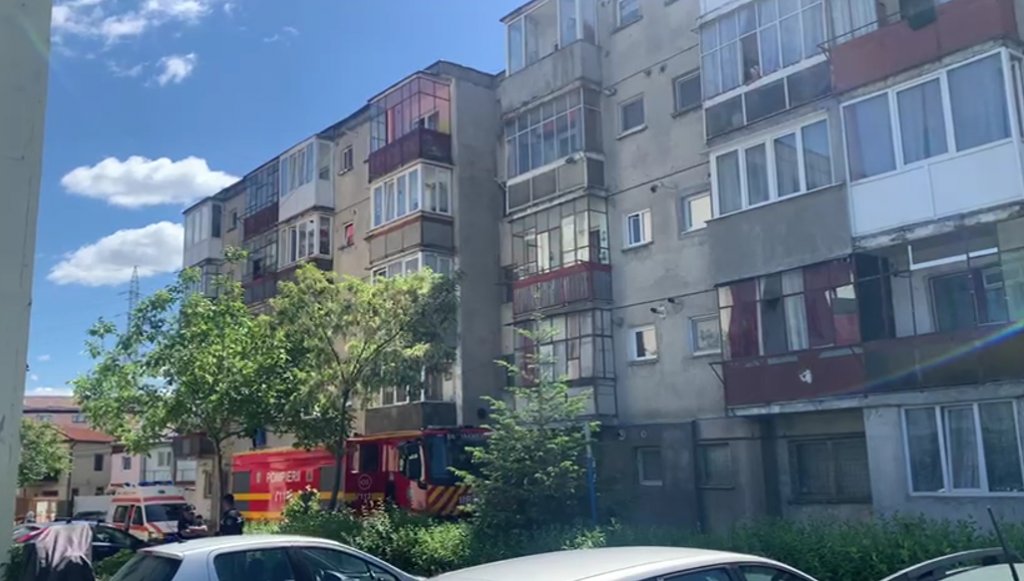 INCENDIU într-un apartament din Cluj-Napoca. Opt persoane evacuate