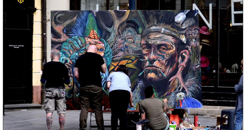 Tablou uriaș pictat de artiști din Cluj și Sibiu într-un spectacol dedicat istoriei tatuajului