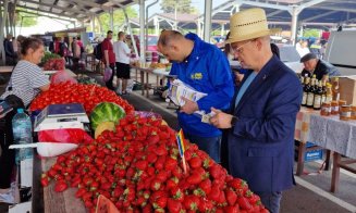Boc a făcut senzaţie la Oser: Şi-a luat un clop de paie şi a plecat urechea la poveștile de viață ale clujenilor