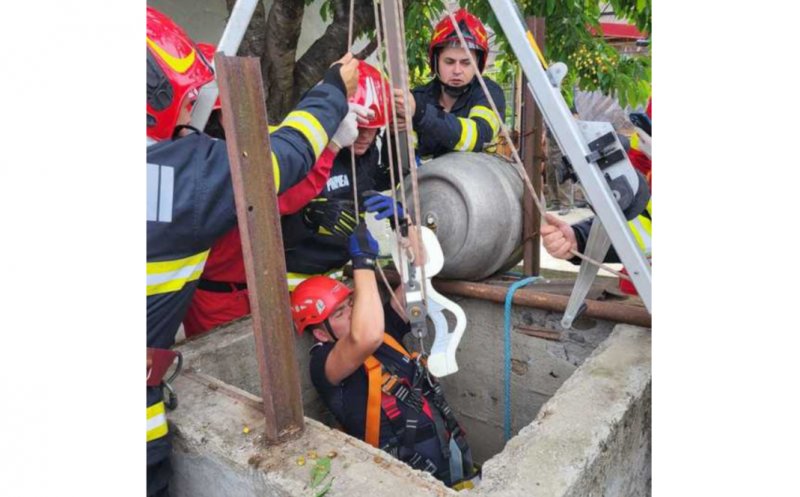 Intervenție contracronometru după ce un copil a căzut într-o fântână adâncă de 19 metri