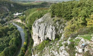 O plajă din Apuseni, la 100 km de Cluj, te duce cu gândul în Thailanda / Relaxare într-un colţ de rai, la pachet cu o priveliște superbă