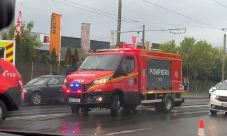 ACCIDENT în Cluj-Napoca / Victimă descarcerată dintre fiarele maşinii