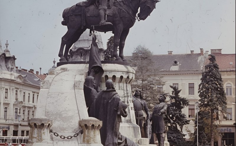 O zi caniculară de vară în centru, în Clujul anilor 1970