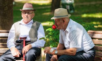 Zeci de cupluri s-au căsătorit astăzi în Parcul Central din Cluj-Napoca