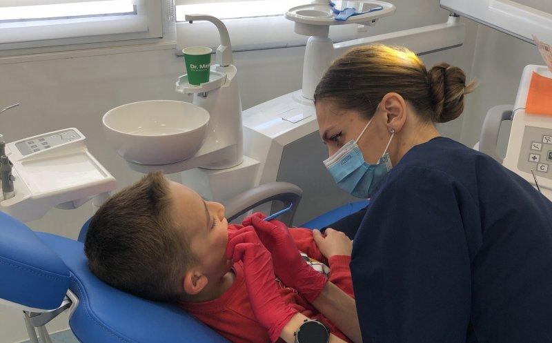 A demarat prima campanie de stomatologie mobilă din județul Cluj. Unde merge Smilemobilul