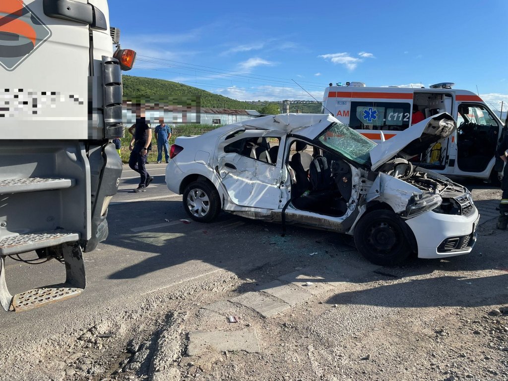 Cluj: Accident GRAV între un camion și două mașini. Un bărbat a decedat la spital
