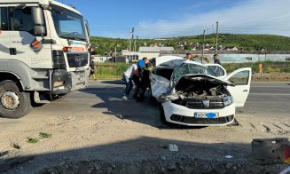 Cluj: Accident GRAV între un camion și două mașini. Doi bărbați, transportați la spital / Trafic BLOCAT