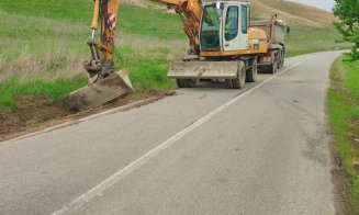 Lucrări de întreținere pe un drum județean din Cluj. Se vor astupa gropile