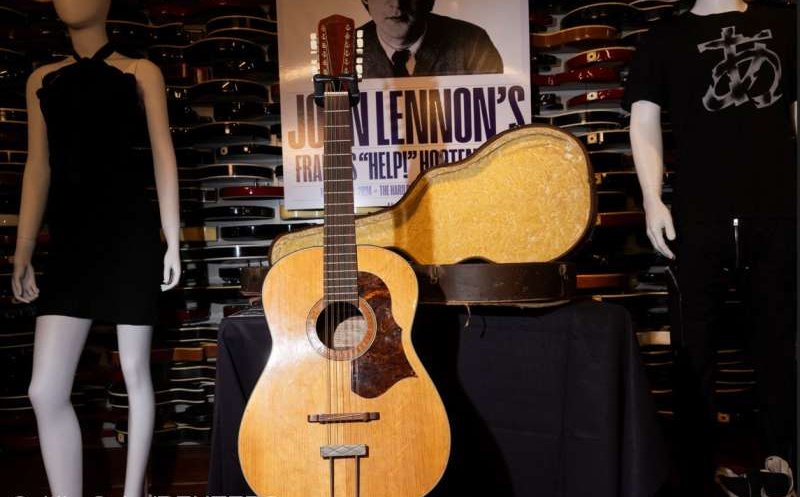Chitara „pierdută” a lui John Lennon, vândută pe o sumă record la licitație. Unde a fost găsită