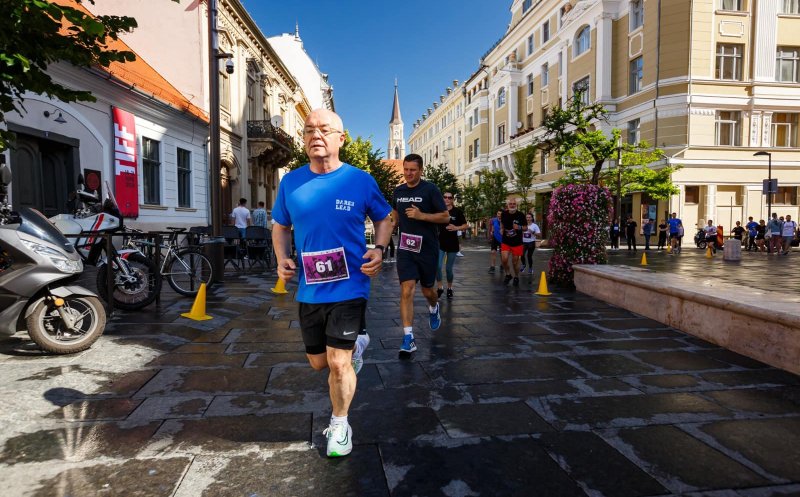 Emil Boc, în formă maximă, la Crosul Universităţilor de la Zilele Clujului / 3 km de alergare prin zonele istorice ale oraşului