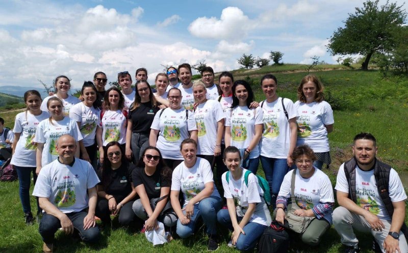Studenții de la Ingineria Mediului UTCN ecologizează Pădurea Hoia cu ocazia Zilei Mondiale a Mediului!