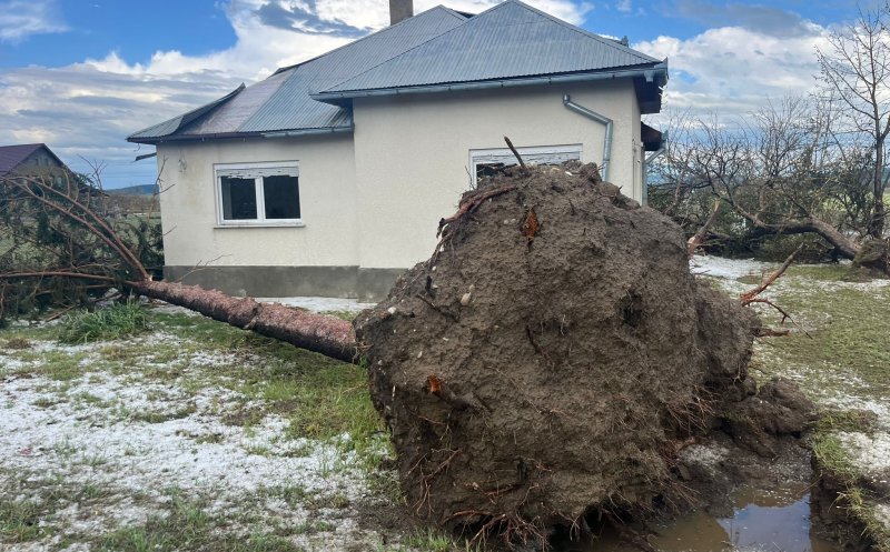 Furtuna de COD ROŞU: Sute de gospodării afectate de grindină și vijelie