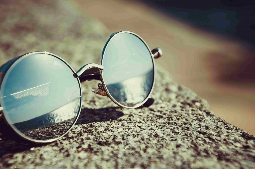 De ce sunt recomandați ochelarii de soare polarizați și care sunt avantajele lor