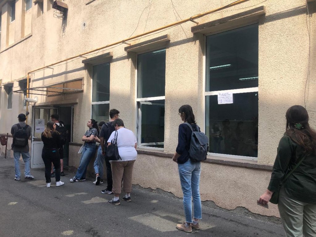 Studenții din Cluj, în număr mare la urne / „Orice vot contează, noi decidem cum va fi mai departe”