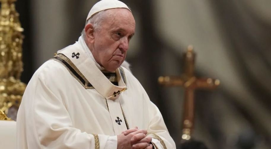 Papa Francisc le cere preoților să țină predici mai scurte: "Se pierde atenţia şi oamenii adorm"