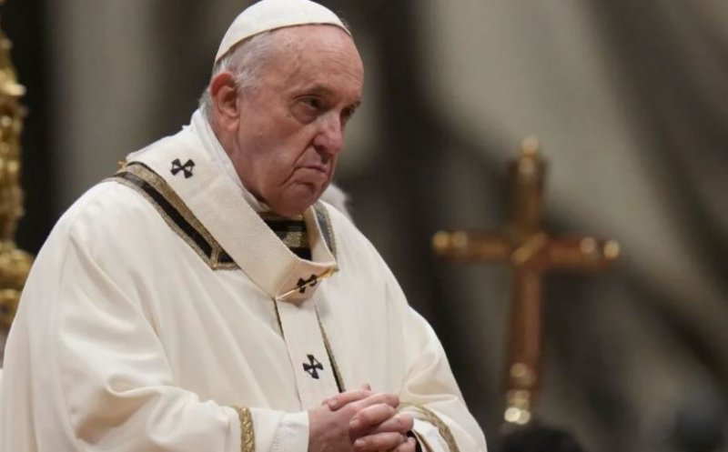 Papa Francisc le cere preoților să țină predici mai scurte: "Se pierde atenţia şi oamenii adorm"