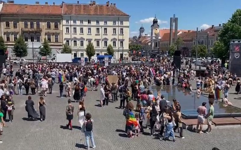 A început parada Cluj Pride 2024! Marșul a pornit din Piața Unirii prin centrul Clujului