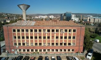 Se lucrează la conservarea și modernizarea clădirii – reper pentru „Uzina Carbochim”, cu valoare ambientală pentru Piața 1 Mai din Cluj-Napoca