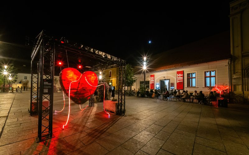 Inima Festivalului: o instalație care pulsează în ritmul Clujului / Concerte unplugged