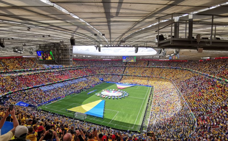 Cum s-a trăit pe stadion prima victorie a României la EURO după 24 de ani