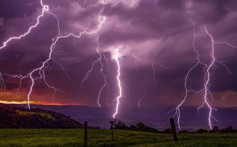 COD GALBEN de furtuni în Cluj! Se anunță ploi, descărcări electrice, vânt și grindină