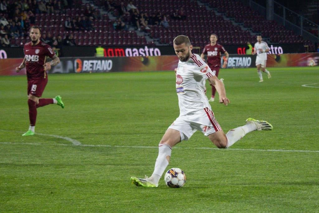 CFR Cluj nu a renunțat încă la atacantul de play-off dorit cu insistență de Dan Petrescu