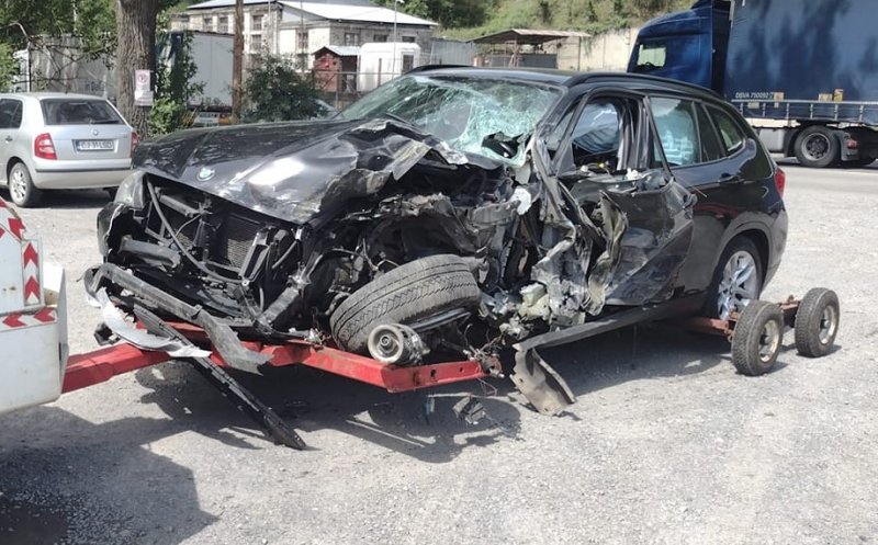 Accident în Cluj: O femeie a pătruns cu mașina pe contrasens și a intrat într-o autoutilitară / Trafic blocat