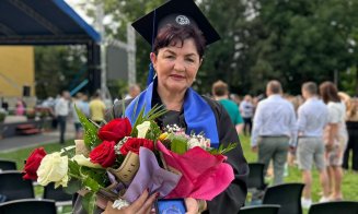 Șefă de promoție la 61 de ani! Absolventă de facultate din Cluj-Napoca