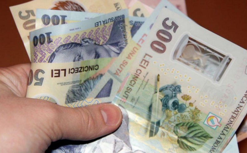 6 din 10 români vor cheltui mai mult în următoarea jumătate de an. Pe ce își vor da banii