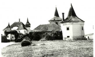 Povestea castelului din Cluj, cu inorogi la intrare. A fost retrocedat familiei Kornis în anul 2006, dar acum este o ruină