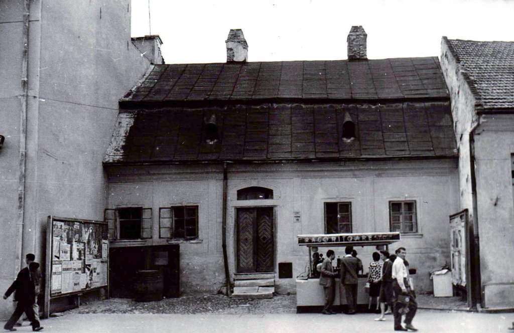 La o răcoritoare pe strada Napoca, în anii '60