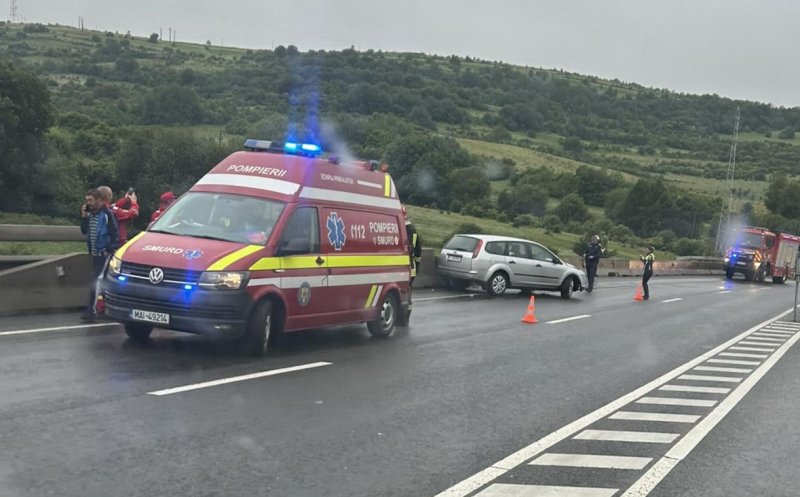 Cluj: A intrat cu mașina direct într-un parapet. SMURD-ul a intervenit
