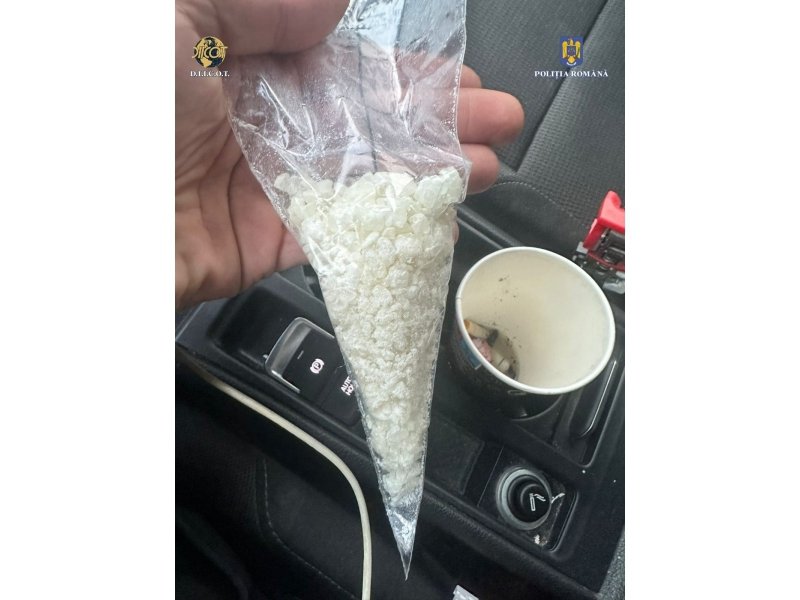 Traficant de droguri, ridicat de mascați. Vindea "cristal" consumatorilor din Cluj și Satu Mare