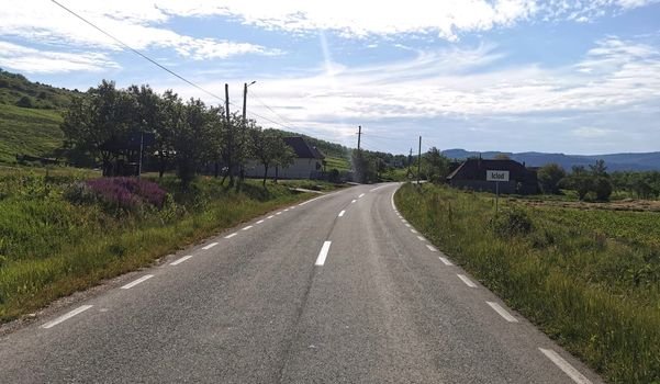 Noi marcaje rutiere pe 17 drumuri județene din Cluj! S-au trasat aproape 330 de km