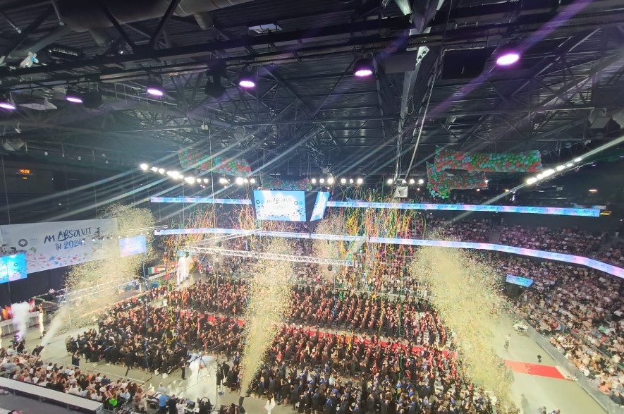 Sărbătoare academică la UMF Cluj-Napoca. Mediciniștii au sărbătorit terminarea facultății și au rostit jurământul lui Hipocrate la BT Arena