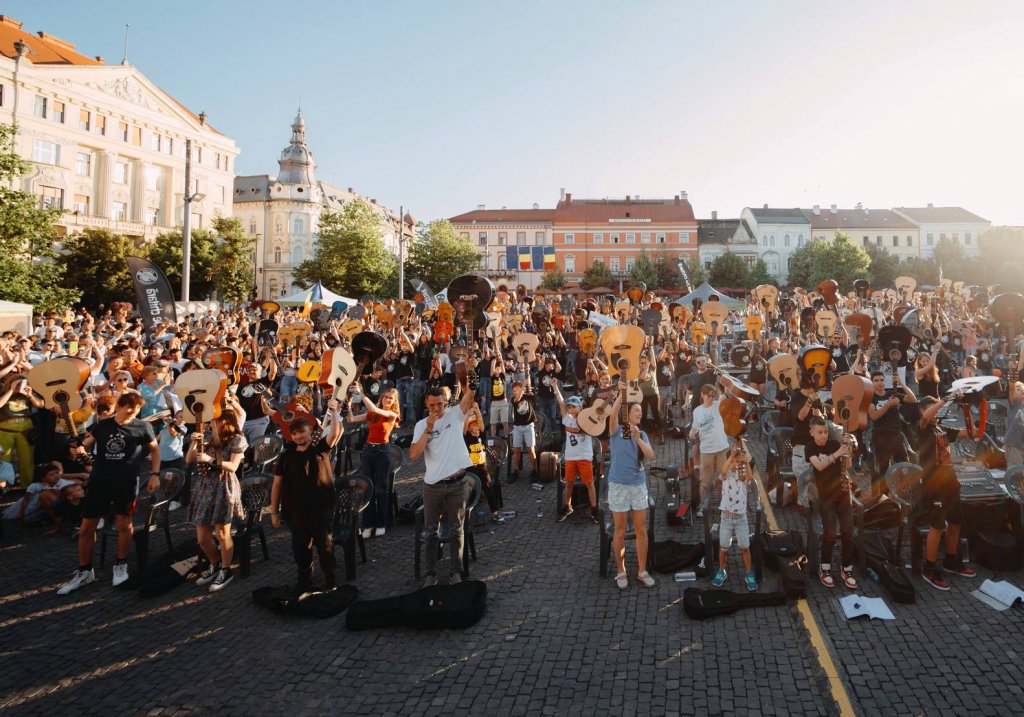 Festivalul „pune mâna pe chitară - Folk & More” transformă Cluj-Napoca în capitala chitarei