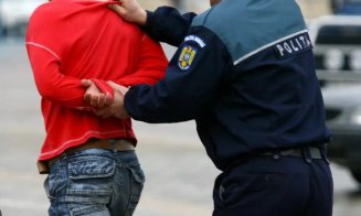 Tânăr de 16 ani arestat după ce a atacat mai multe persoane în plină stradă la Cluj-Napoca