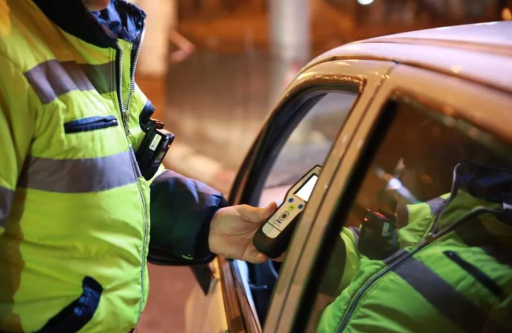 Polițist din Cluj-Napoca, depistat pozitiv la droguri în timp ce conducea o mașină neînmatriculată