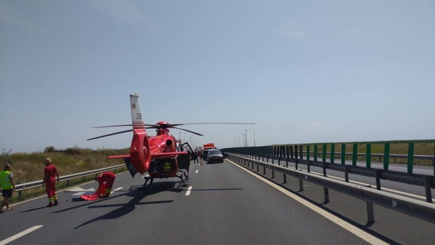 Accident pe autostradă în vestul țării: Opt persoane, printre care cinci copii, implicate / Elicopterul SMURD a intervenit