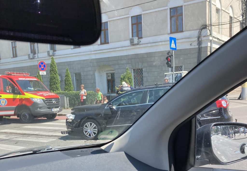 Accident rutier în Piața Cipariu. A intervenit descarcerarea